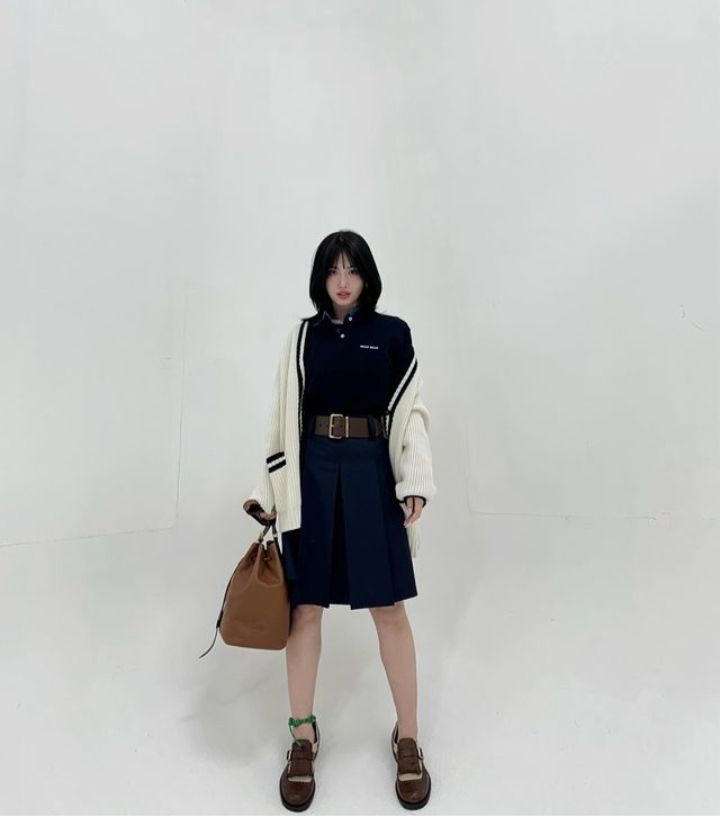 8 Inspirasi Style OOTD Skirt ala Momo TWICE