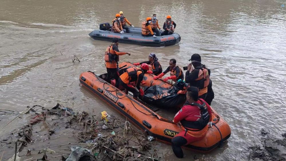 Pemuda Ngawi Hanyut di Sungai Bengawan Madiun Ditemukan