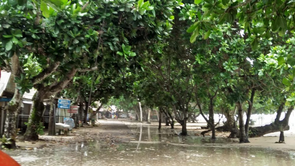 Cuaca Buruk, Waspada Ombak Ganas di Pantai Kabupaten Malang