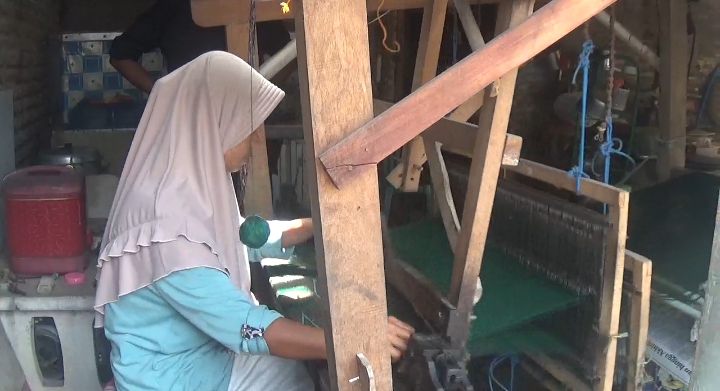 Cerita Perajin Sarung Tenun Goyor di Jombang Panen Pesanan Ramadan