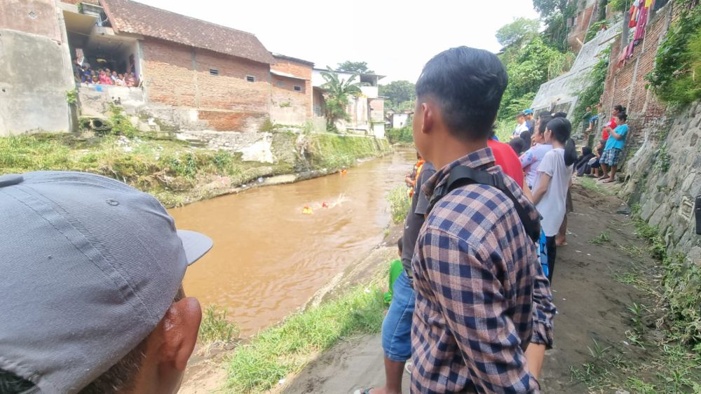 Kurt Cobain Dilaporkan Hanyut di Sungai Brantas Kota Malang