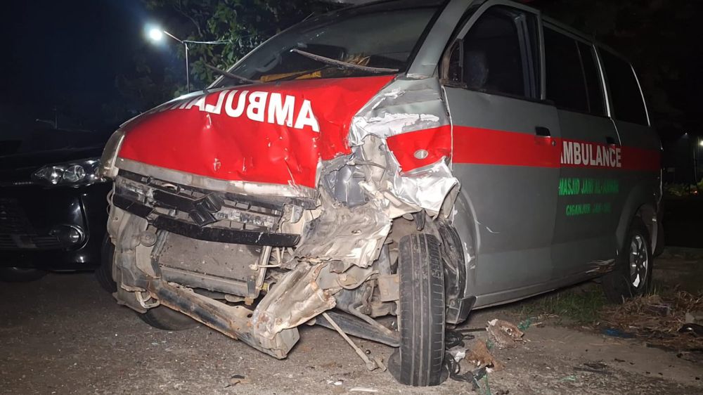Pulang Antar Jenazah dari Malang, Ambulans Tabrak Avanza di Tol Ngawi