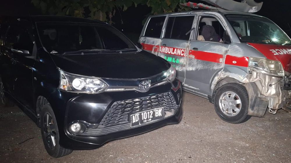 Pulang Antar Jenazah dari Malang, Ambulans Tabrak Avanza di Tol Ngawi