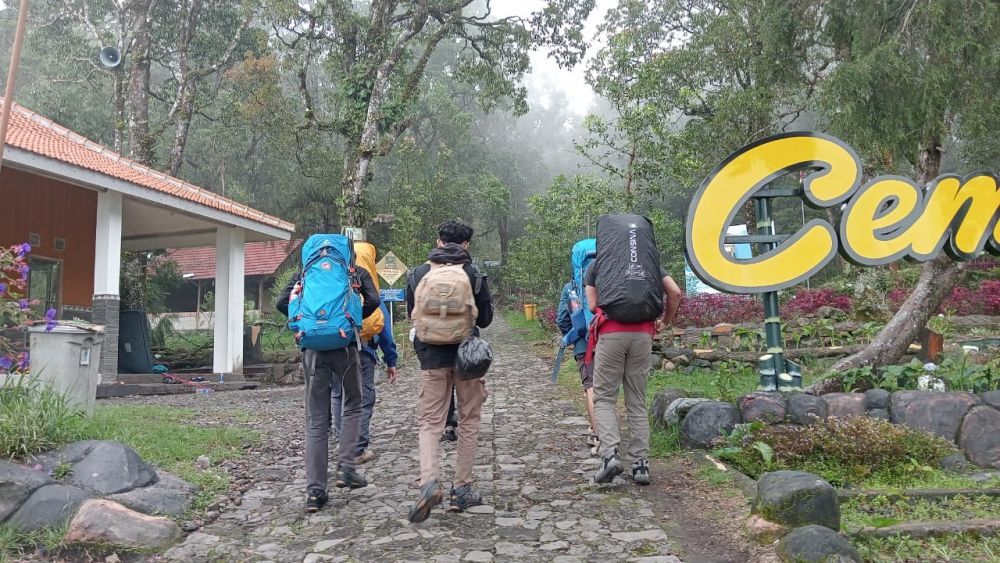 Jalur Pendakian Gunung Lawu via Cemorosewu Dibuka, Jangan Solo Hiking!