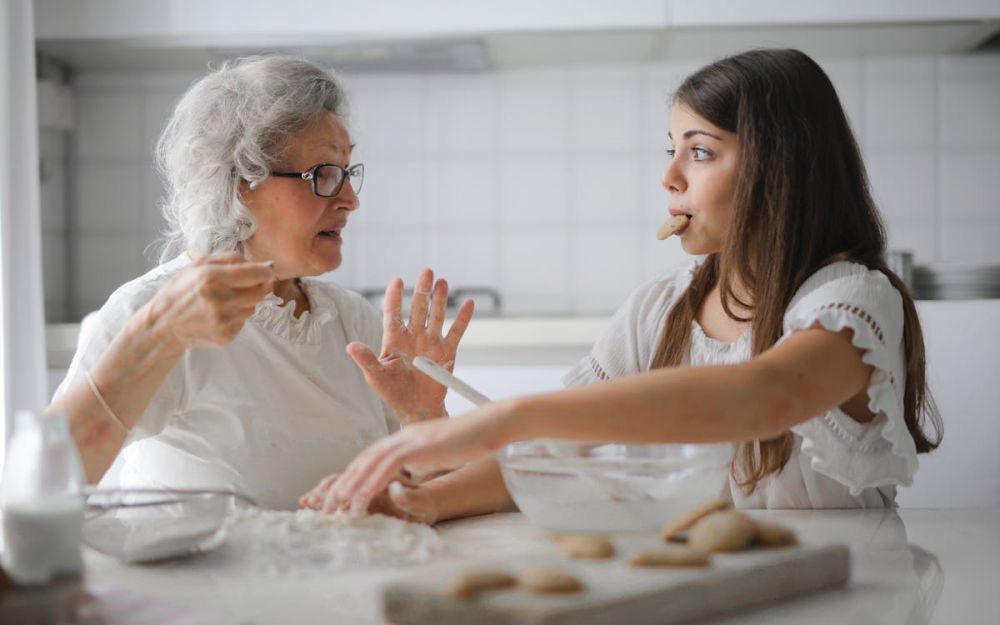 5 Cara Berdiskusi tentang Mendisiplinkan Cucu dengan Kakek Nenek
