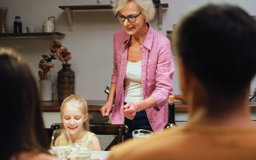 5 Cara Berdiskusi tentang Mendisiplinkan Cucu dengan Kakek Nenek