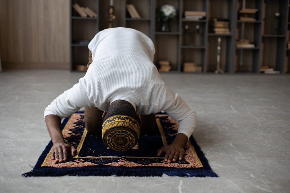 5 Cara Kelola Emosi dengan Rekan Kerja saat Puasa Ramadan