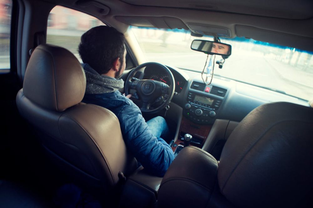 5 Perlengkapan Berkendara Mobil yang Wajib Punya, Bukan Cuma Ban Serep