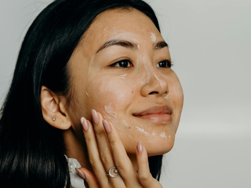 Trik Makeup Porcelain Glass Skin Viral di TikTok