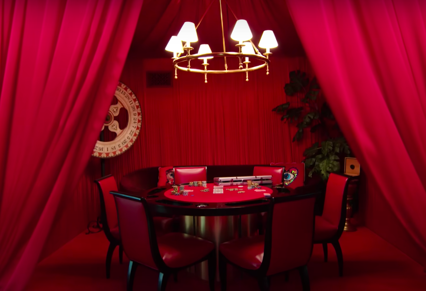 potret ruangan poker di rumah Cara Delevingne (YouTube.com/Architectural Digest)   