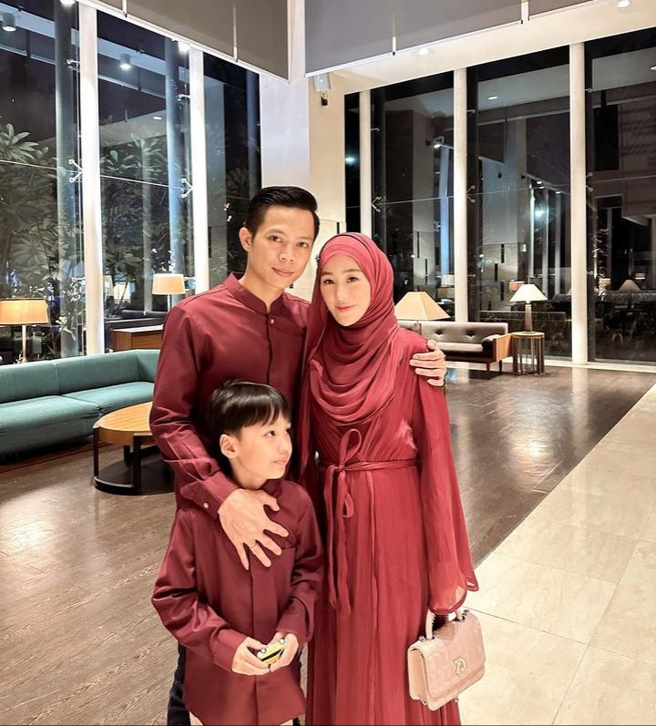 7 Ide Outfit Family Couple ala Larissa Chou & Ikram Rosadi