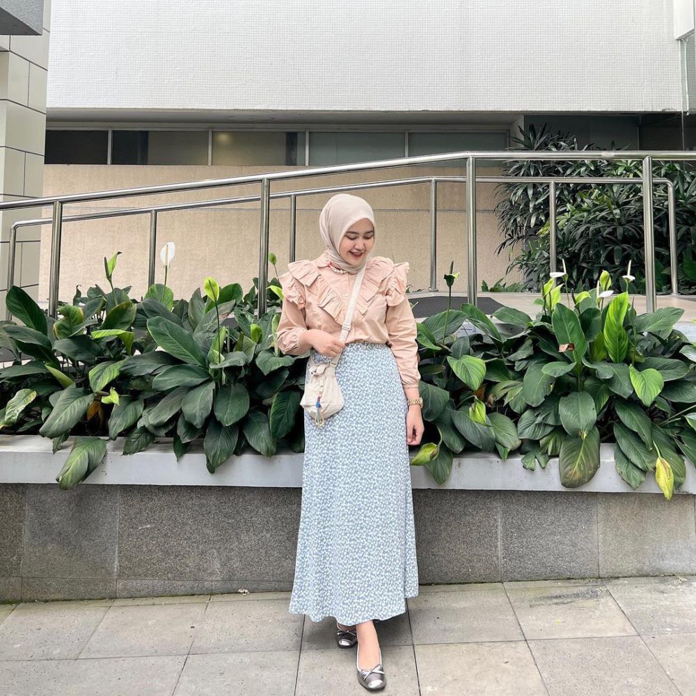 10 Styling Outfit Nuansa Floral ala Meilan Indrajati, Super Catchy!