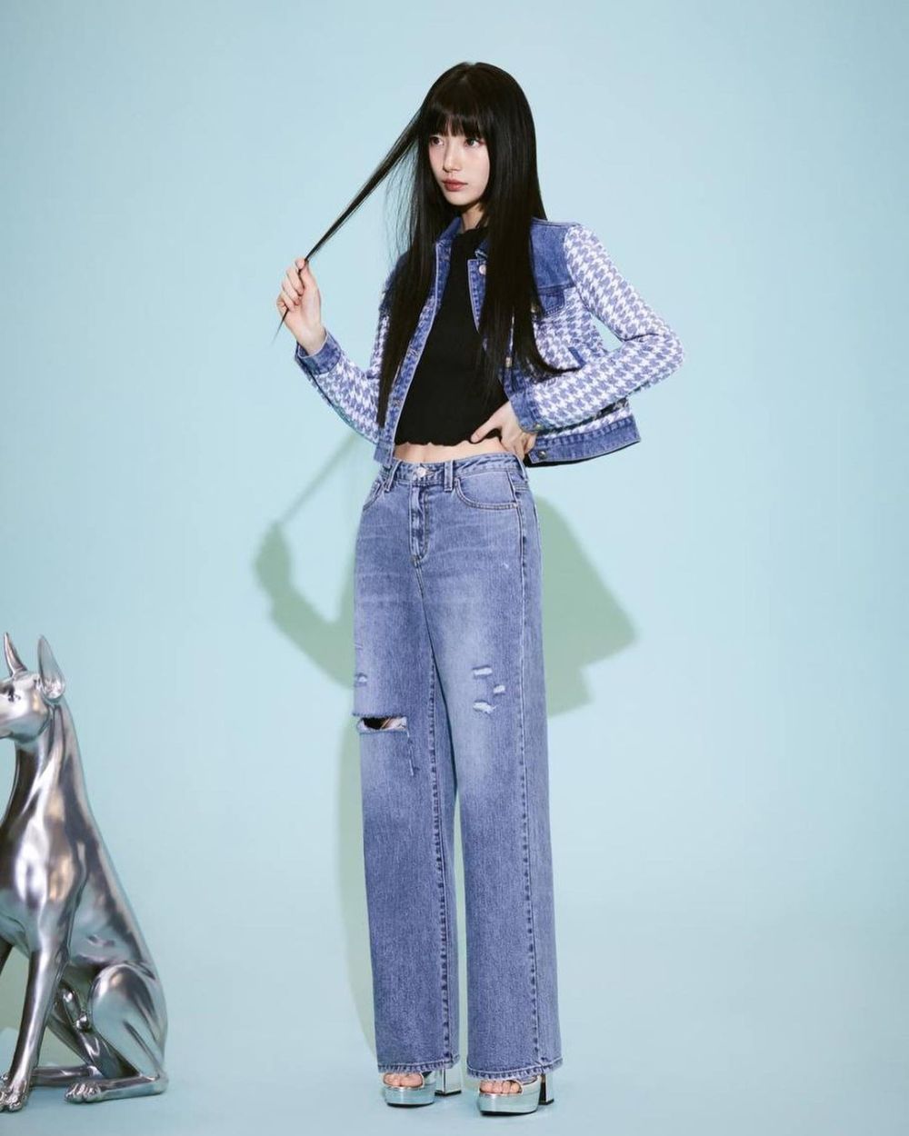 9 Ide Mix and Match Outfit Pakai Celana Jeans ala Bae Suzy, Stylish!