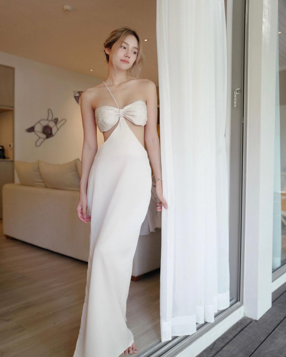 9 Ragam Koleksi White Dress ala Archita Siri, Pretty and Classy!