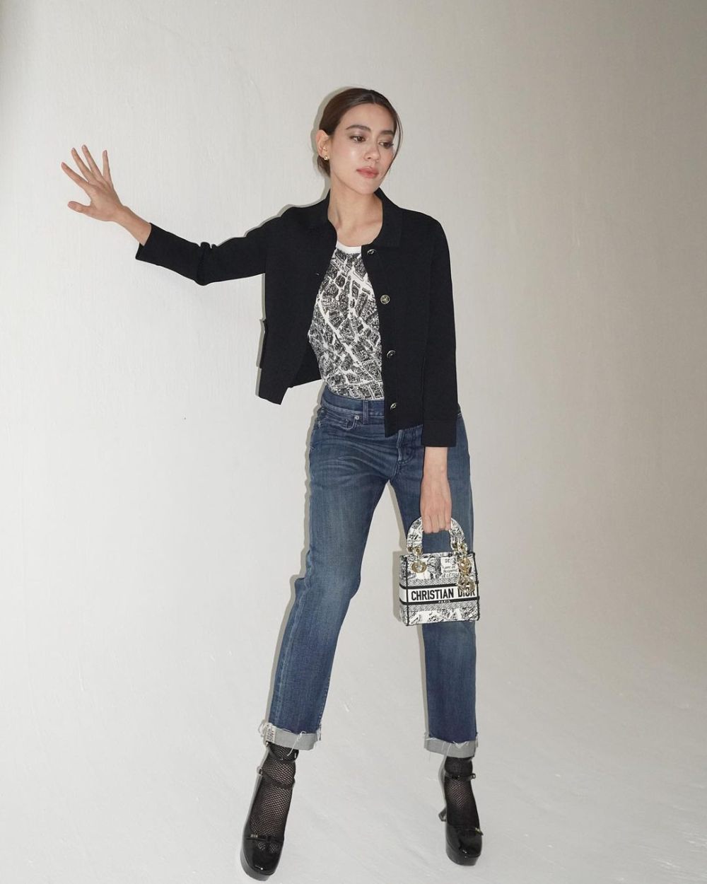 11 Inspirasi Outfit Smart Casual ala Kimmy Kimberley, Chic and Comfy!