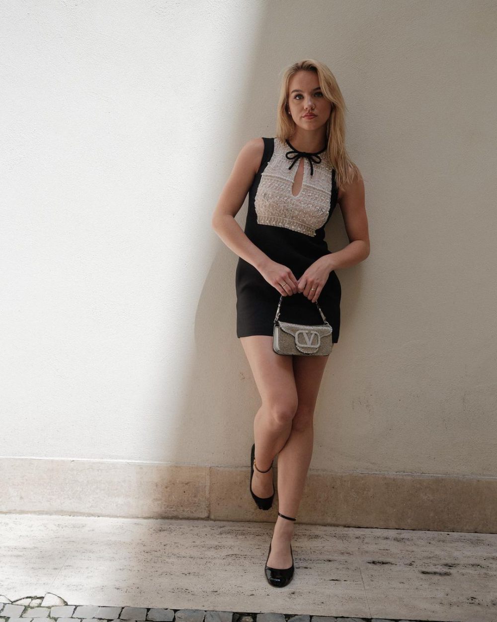 9 Inspirasi Office Look ala Emma Brooks, Ada Gaya Effortless