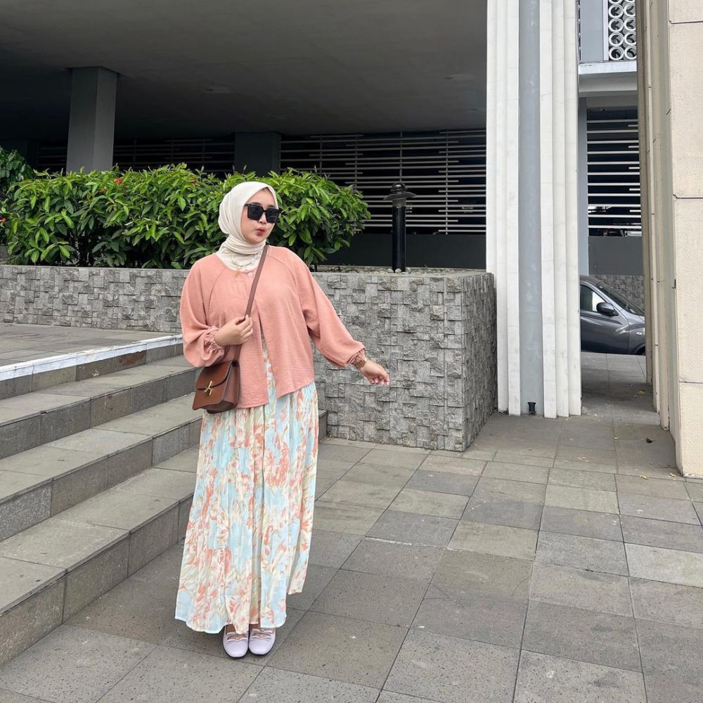 10 Styling Outfit Nuansa Floral ala Meilan Indrajati, Super Catchy!