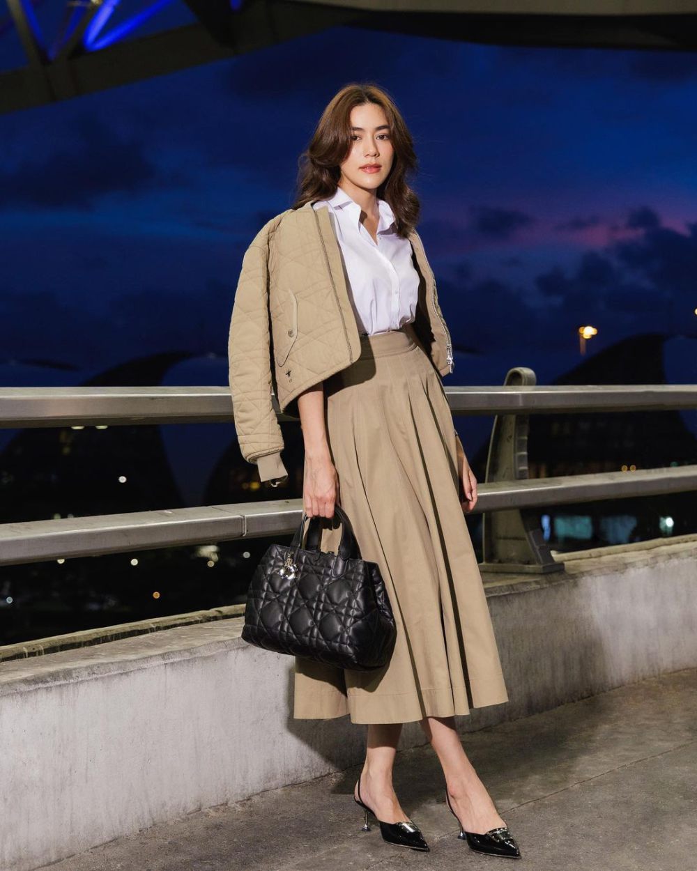 11 Inspirasi Outfit Smart Casual ala Kimmy Kimberley, Chic and Comfy!