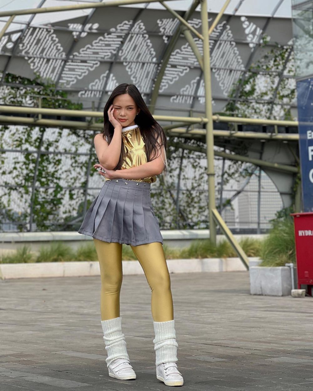 9 Padu Padan Rok Mini Asyifa Nadya buat Nonton Konser Idol