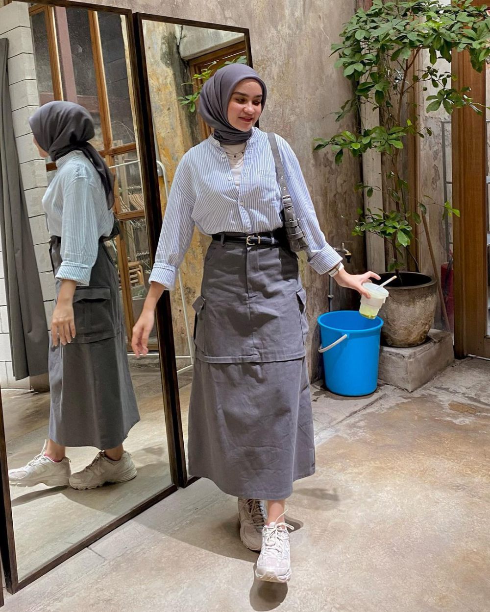 10 OOTD Hijab Kasual Pakai Rok ala Helwa Bashel, Comfy Abis!