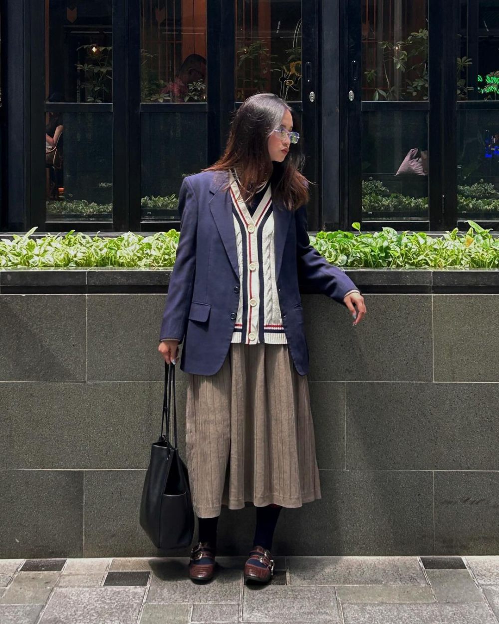 11 Ide Outfit Layering ala Annete Lupita, Ciptakan Look Smart Casual!