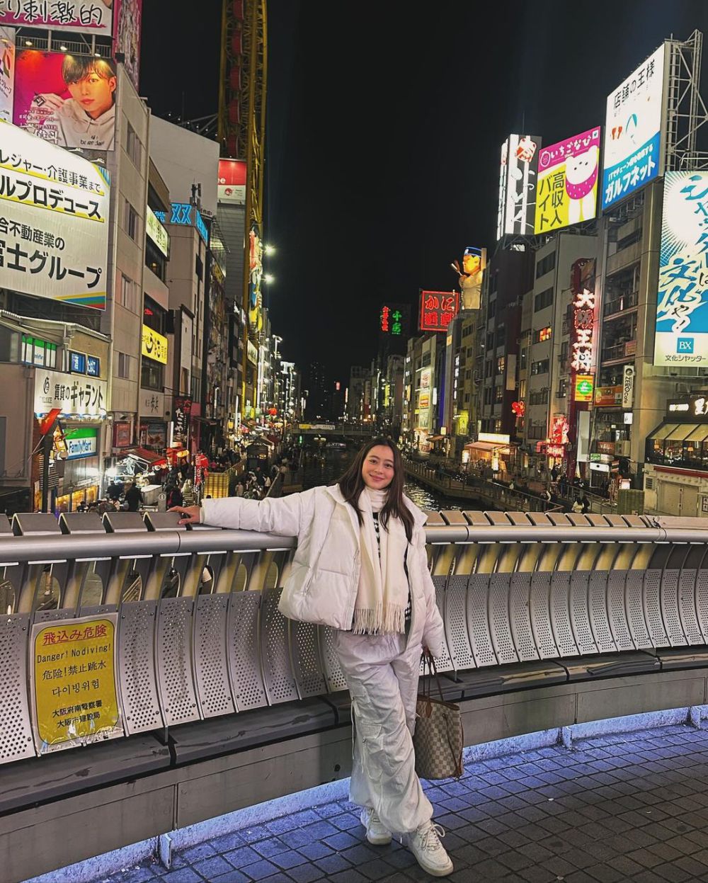 7 Potret Babymoon Laura Theux dan Ibunda ke Jepang, Happy Kiyowo