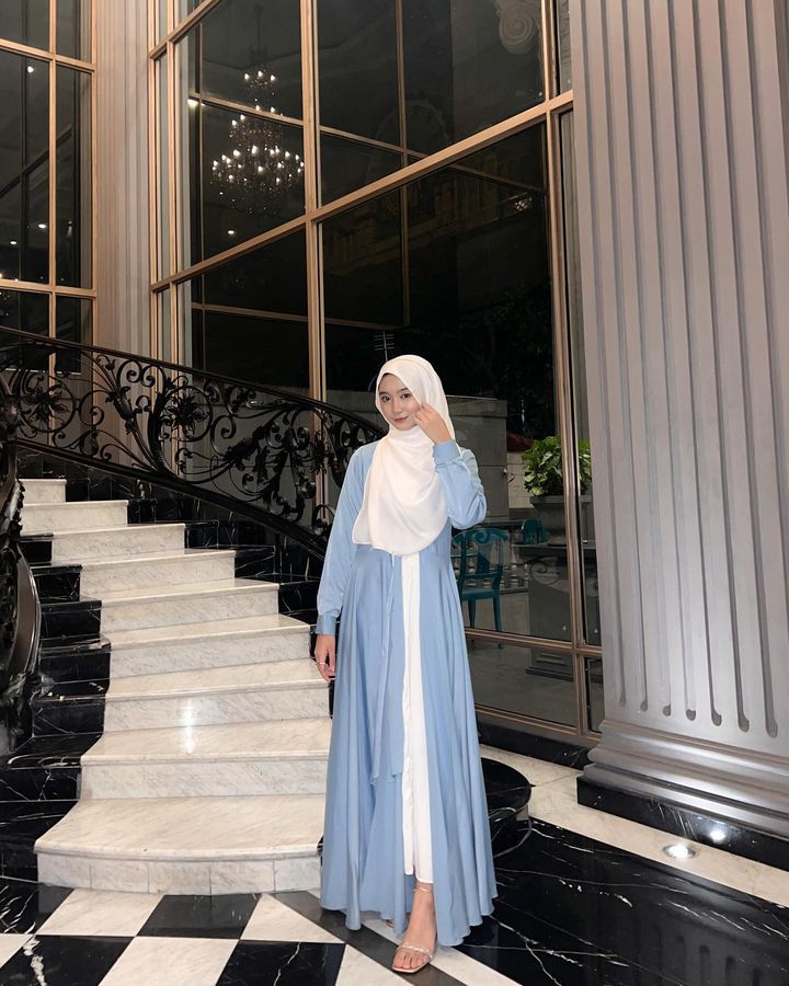 4 Atasan untuk Lengkapi Sleeveless Dress, Jadi Lebih Hijab Friendly!
