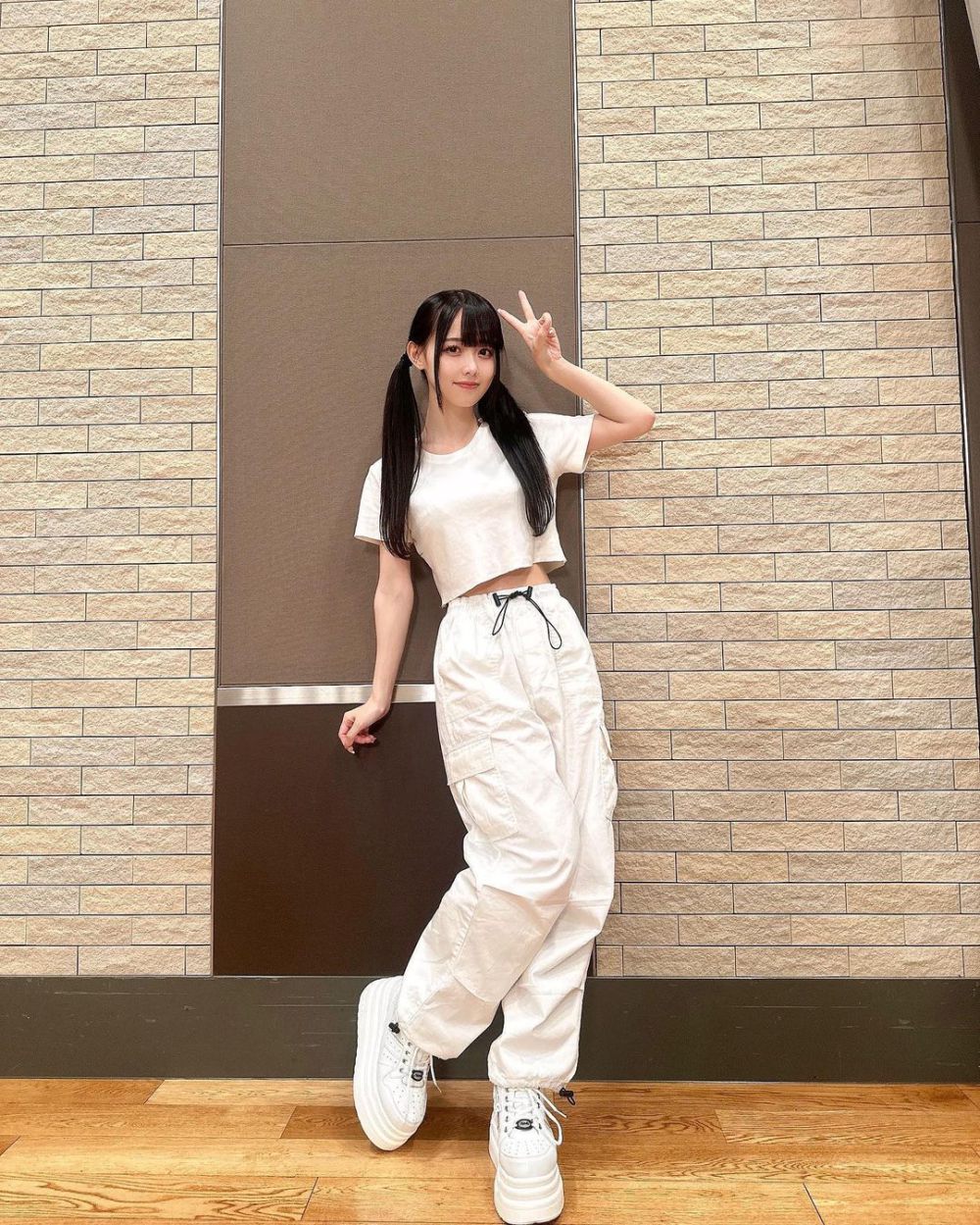 8 Inspirasi Outfit Kencan ala Momona Matsumoto, Manis dan Modis!