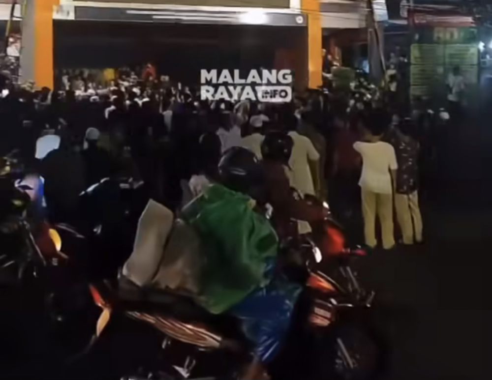 Viral Ricuh saat Malam Lailatul Qadar di Alun-alun Merdeka Malang