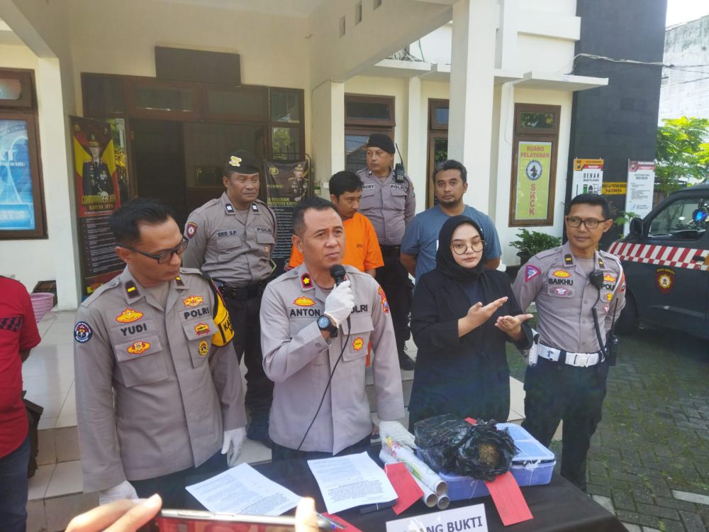 Pria di Malang Dibekuk Polisi karena Edarkan 2Kg Ganja