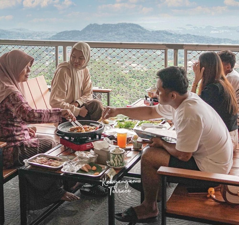 Kahyangan Terrace Bandungan, Kafe View Merbabu dan Rawa Pening di Semarang