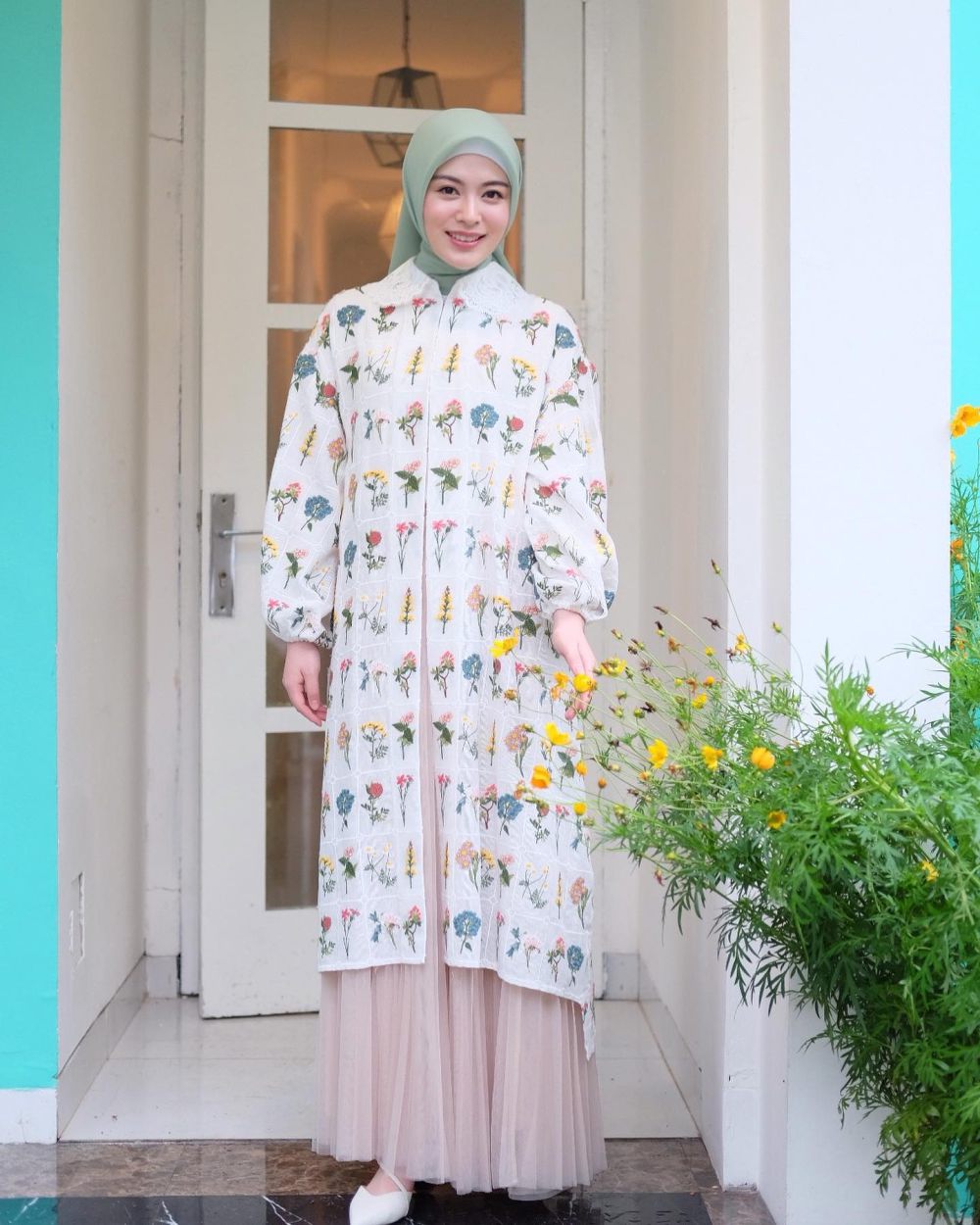 7 Inspirasi Outfit Lebaran ala Korean Style, Look Stylish and Girly!