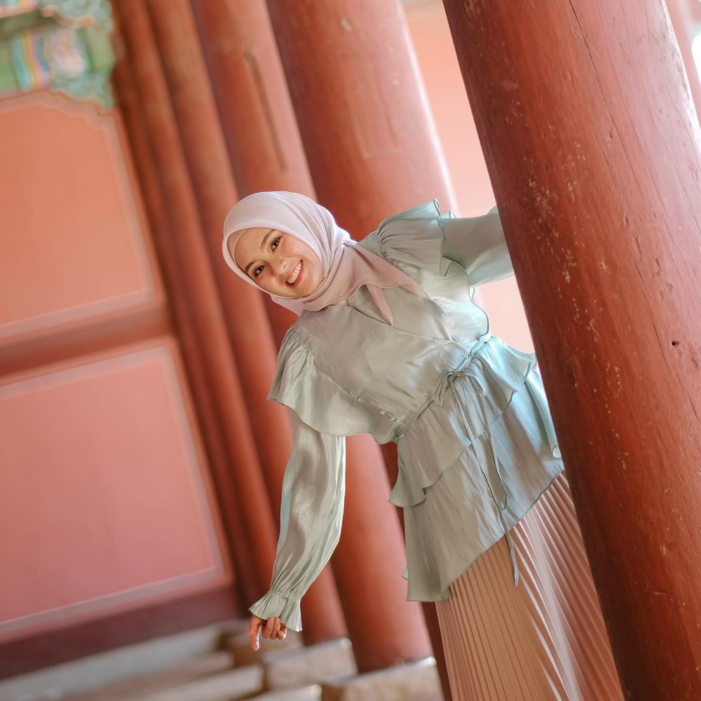 7 Inspirasi Outfit Lebaran ala Korean Style, Look Stylish and Girly!