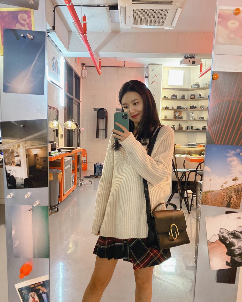7 Ide Girly Style untuk Hangout ala Choi Soo Young, Eye Catching