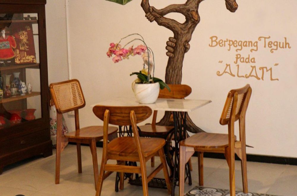 8 Info Njonja Munsen Muntilan, Cafe Unik Bernuansa Klasik di Magelang
