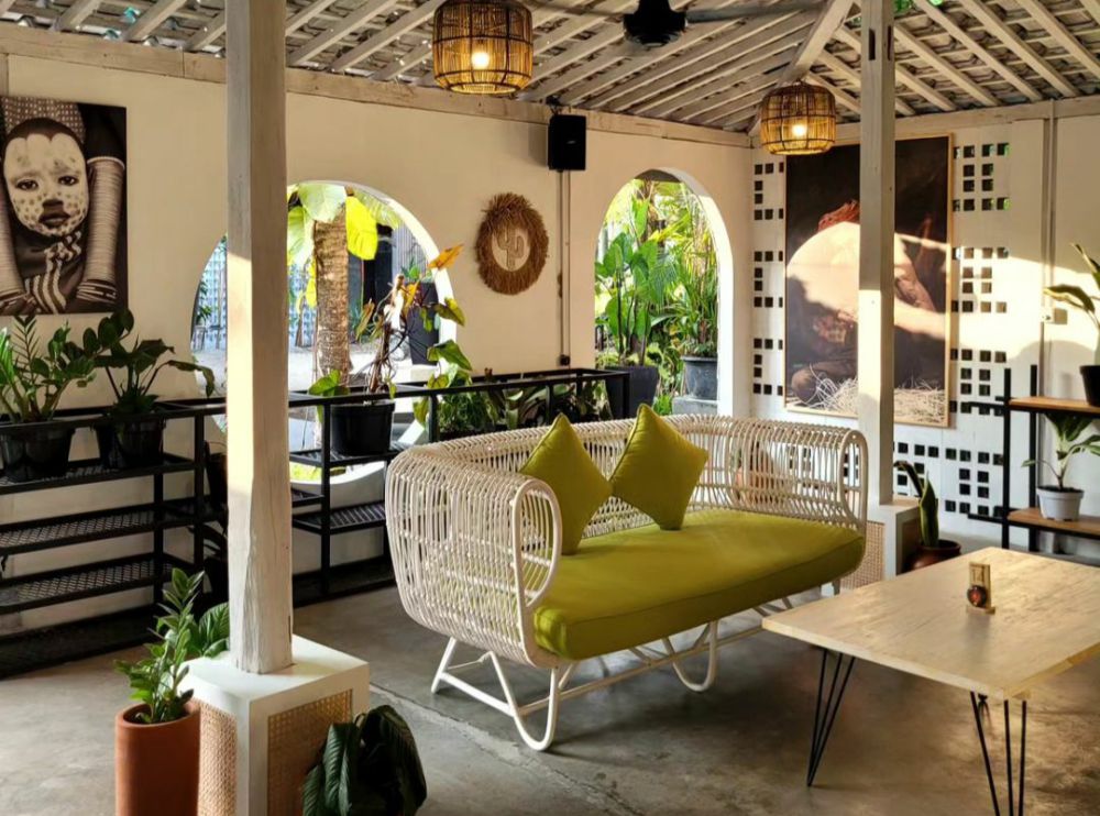 Potret Coconut Coffee and Eatery Janti, Kafe Tropikal Estetik di Jogja