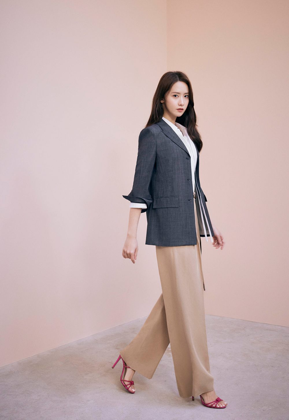 7 Ide Padu Padan Outfit untuk Ngantor ala Yoona SNSD, Super Elegan!