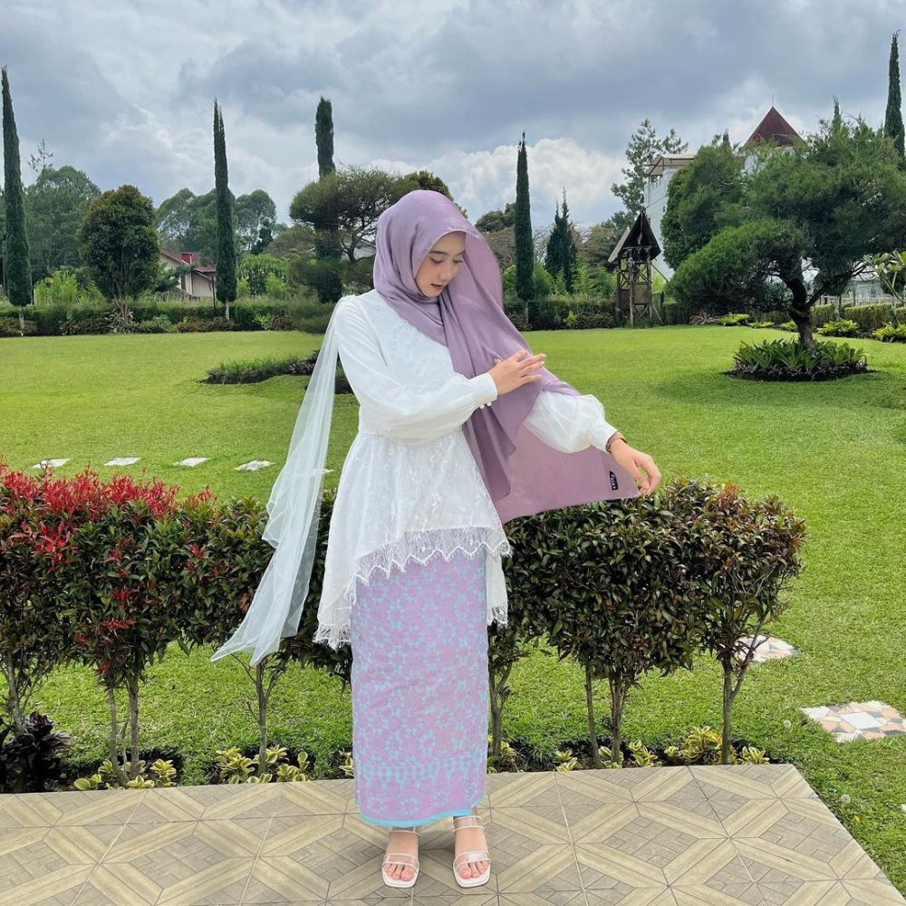 7 OOTD Hijab buat Kondangan ala Andena Surya Zabrina, Looks Pretty!