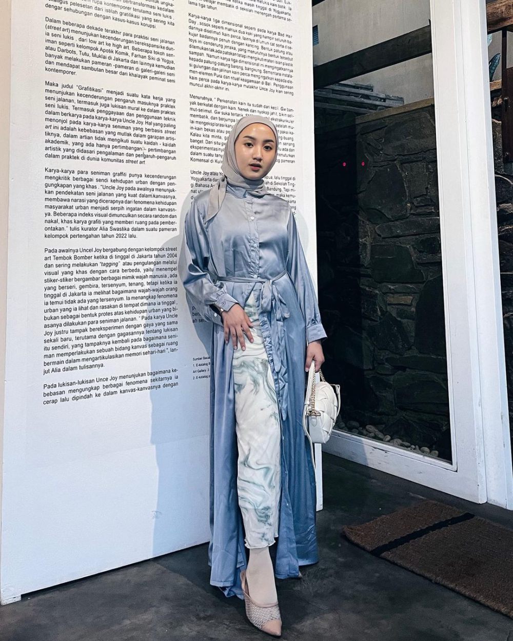 7 OOTD Hijab Nuansa Biru ala Thafanya Sabila, Tampil Elegan