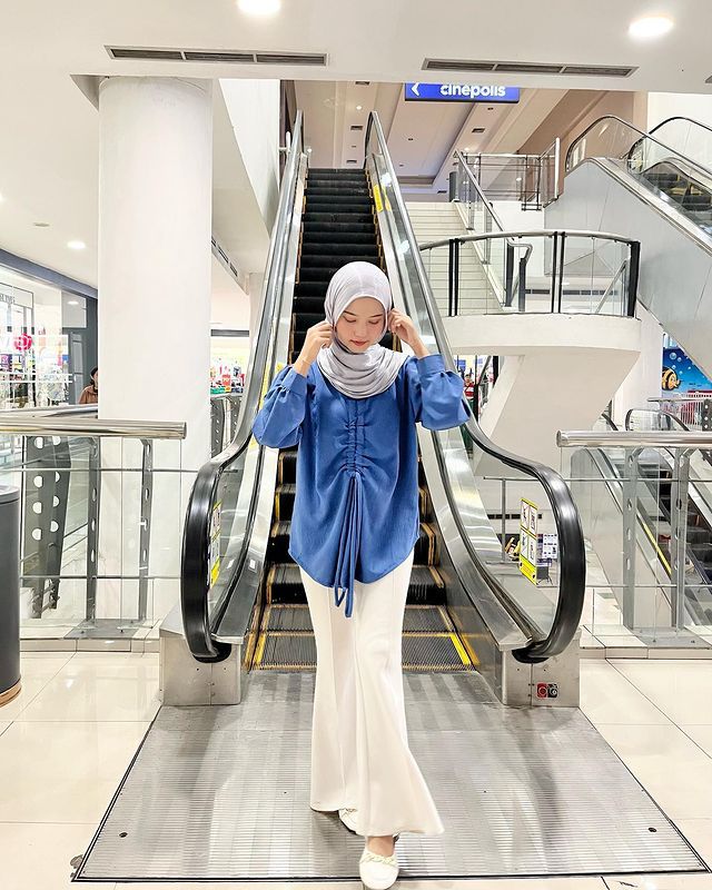 9 Ide OOTD Hijab Nuansa Biru ala Siska Amera, Stunning Abis!