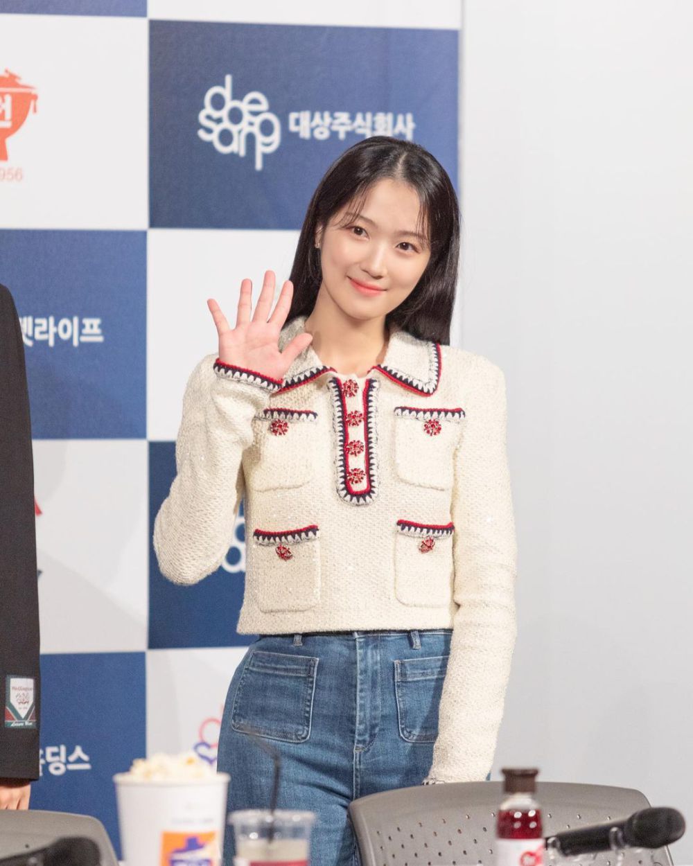 Kim Hye Yoon Signs Exclusive Contract With Artist Company