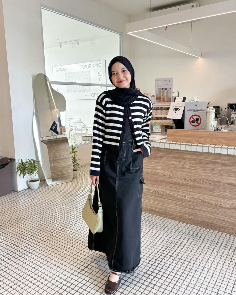 8 OOTD Hijab Korean Style ala Siska Amera, Effortless!