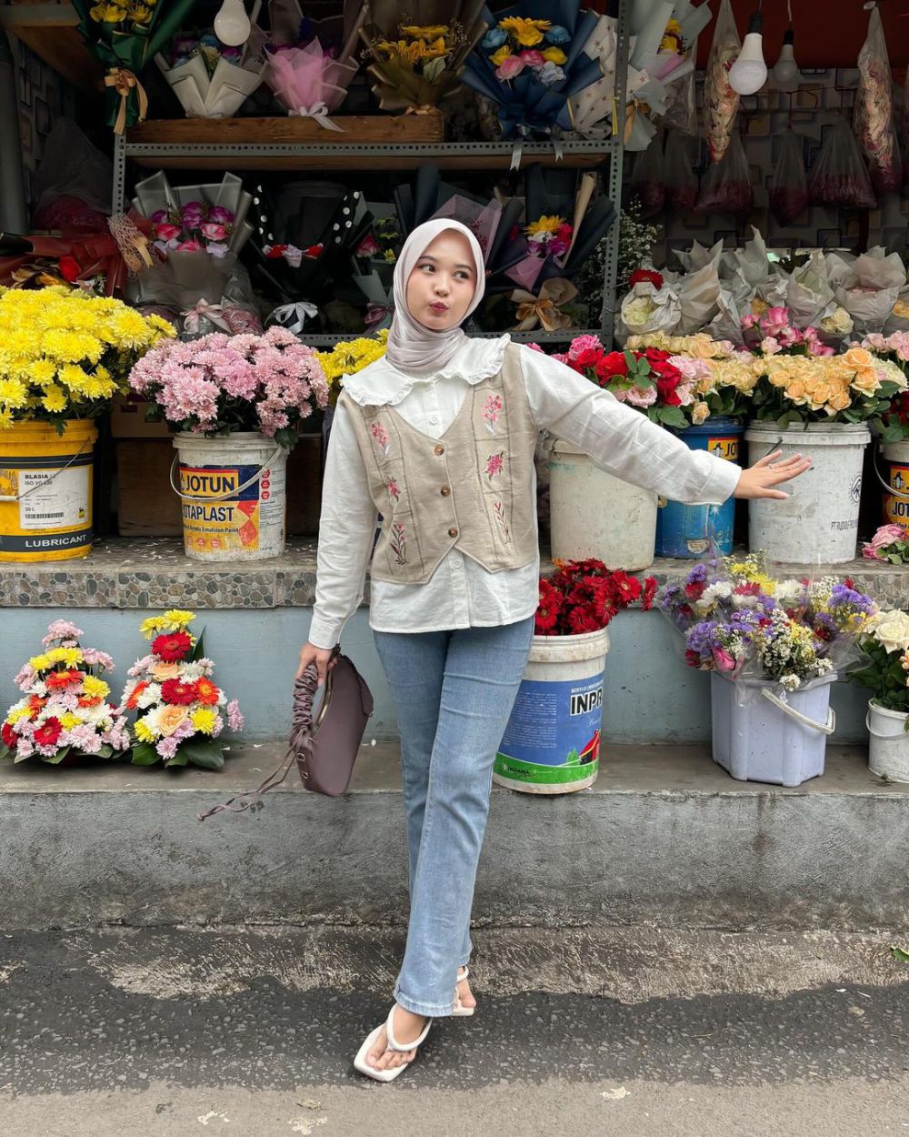 8 OOTD Hijab Korean Style ala Siska Amera, Effortless!