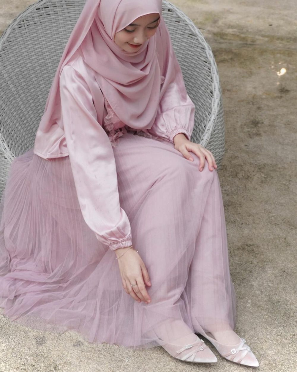 7 OOTD Hijab buat Kondangan ala Andena Surya Zabrina, Looks Pretty!