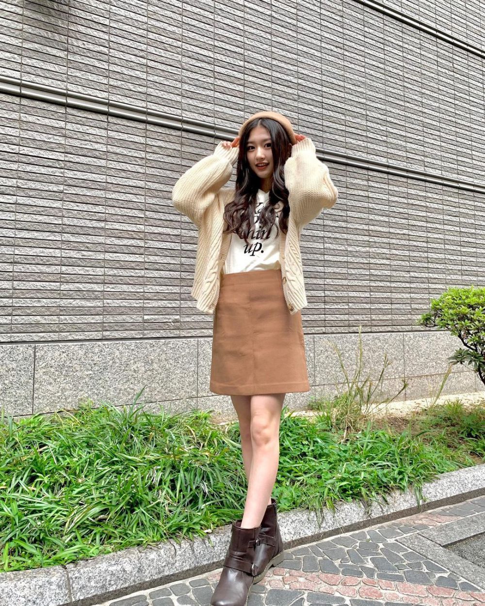 7 Inspirasi Outfit Pakai Mini Skirt ala Keito Shiotsuki, Ciamik!
