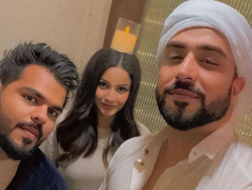 7 Potret Aly Goni Menggelar Iftar Party, Shehnaaz Gill Hadir