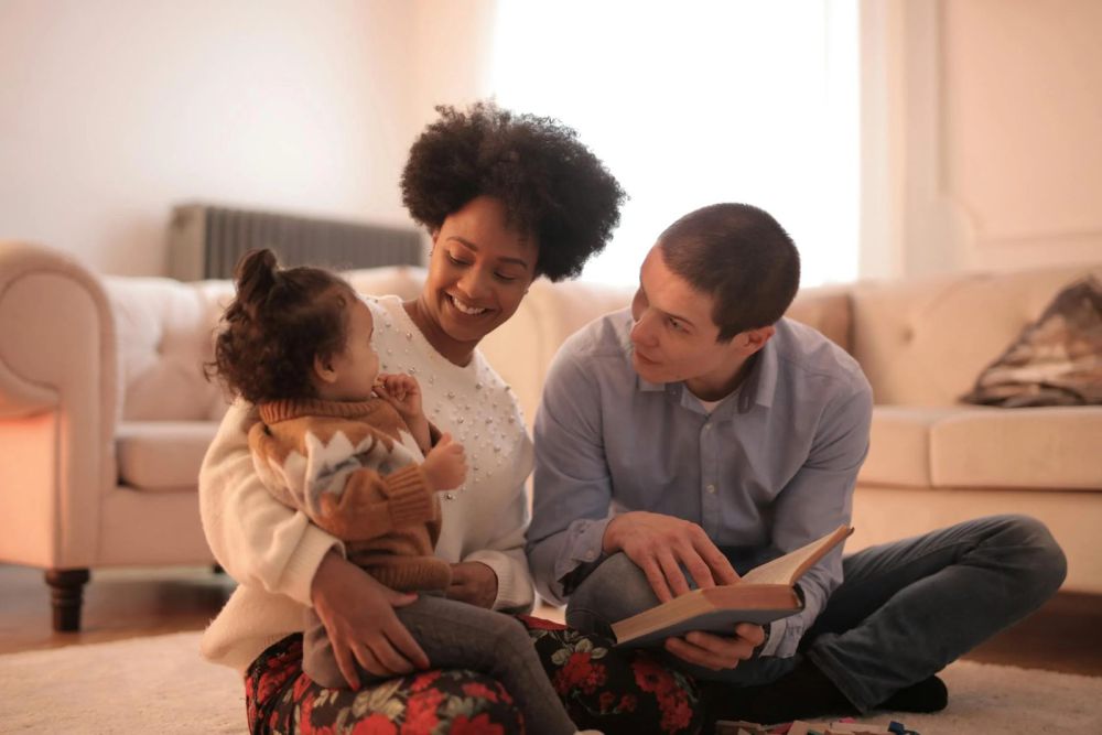 5 Pentingnya Orangtua Ikut Bermain dengan Anak di Waktu Senggang