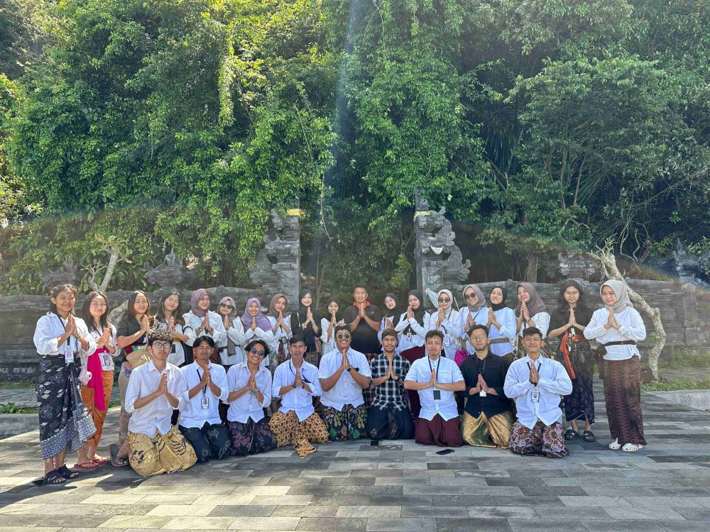 Eksplorasi Dark Tourism Makam Terunyan di Bali