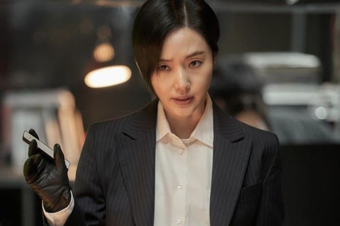 7 Strengths Of Choi Jun Kyung As Team Leader Gray In Parasyte: The Grey