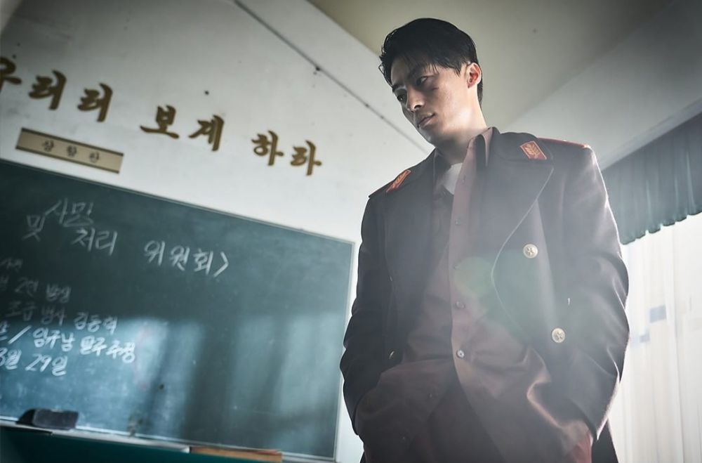 7 First Look At Escape Film, Lee Je Hoon Becomes A North Korean Soldier